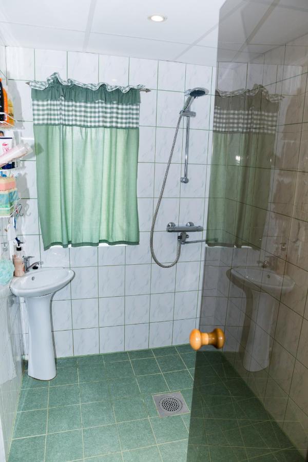 Mere Kodumajutus Kärdla Buitenkant foto